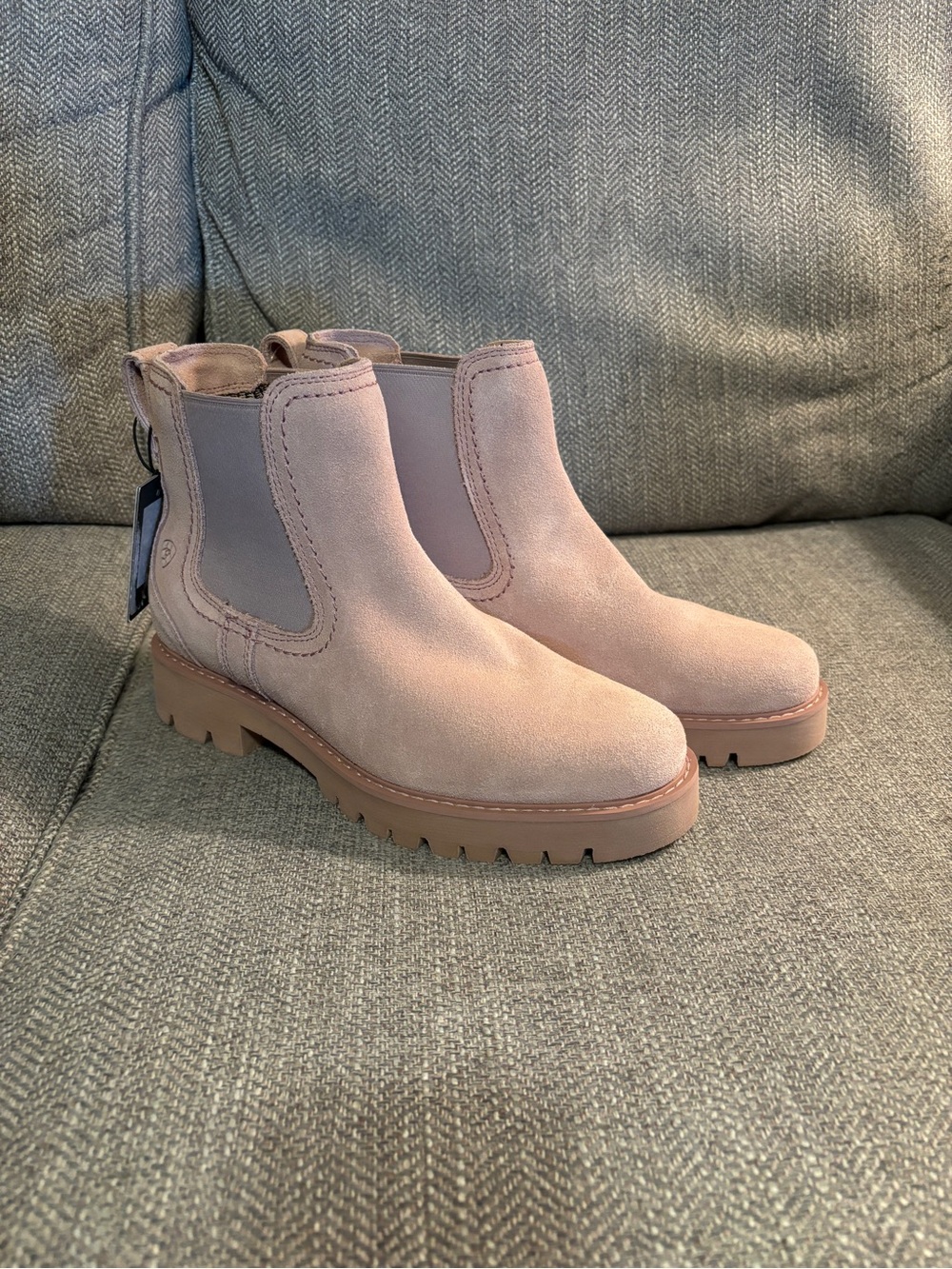 Ariat Wexford Lug Chelsea Boots Sz 8B - Picture 1 of 10
